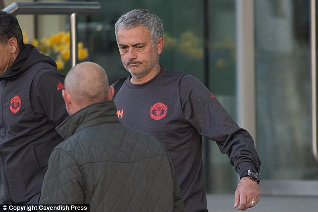 HLV Jose Mourinho sẽ ở khách sạn thêm 1 năm nữa sau khi ông gia hạn hợp đồng thuê phòng ở Lowry – khách sạn 5 sao được MU chọn làm đại bản doanh trong mỗi trận trên sân nhà.