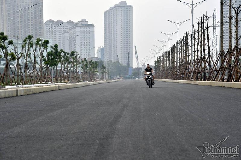 Điểm đầu của dự án giao với đường vành đai 3 (Nguyễn Xiển). Điểm cuối dự án nối với đường 70 và đi thẳng sang đường Xa La