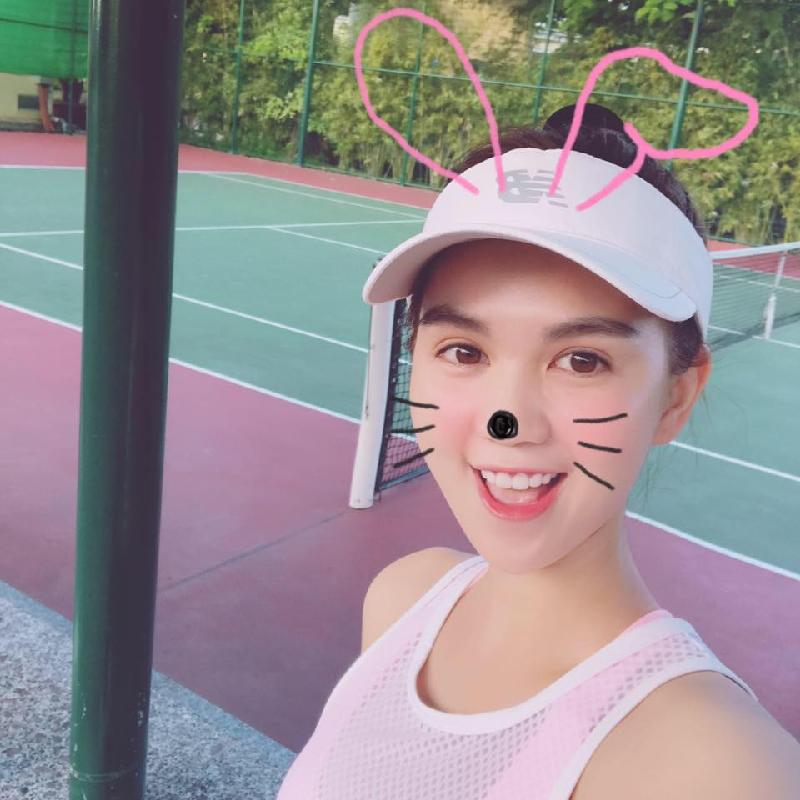 Ngọc Trinh gửi lời chúc yêu thương tới fans: 