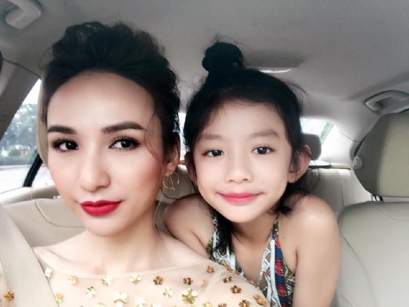 Khoảnh khắc bình yên bên con của Ngọc Diễm