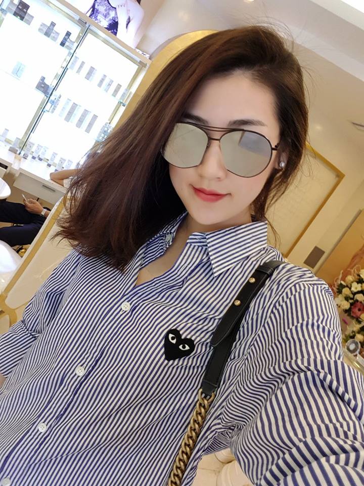 Á hậu Tú Anh xuống phố ngày cuối tuần