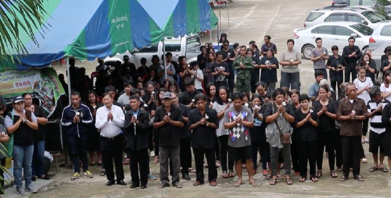 Rất nhiều người có mặt bên ngoài nơi hỏa táng để đưa tiễn người đẹp xấu số. Rattana Ramchatu qua đời khi mới 19 tuổi, chỉ bốn ngày sau khi đăng quang hoa hậu Uthai. Sau khi đăng quang tại quê nhà, cô dự kiến có mặt tại Miss Grand Thailand 2017 diễn ra vào ngày 18/7. Ban tổ chức cuộc thi Miss Grand Thailand đã bày tỏ sự thương tiếc và gửi lời chia buồn đến gia đình khi cô ra đi quá sớm.