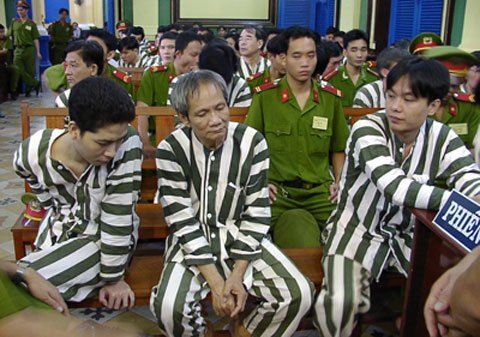 Ông trùm Năm Cam và đồng bọn trong phiên tòa