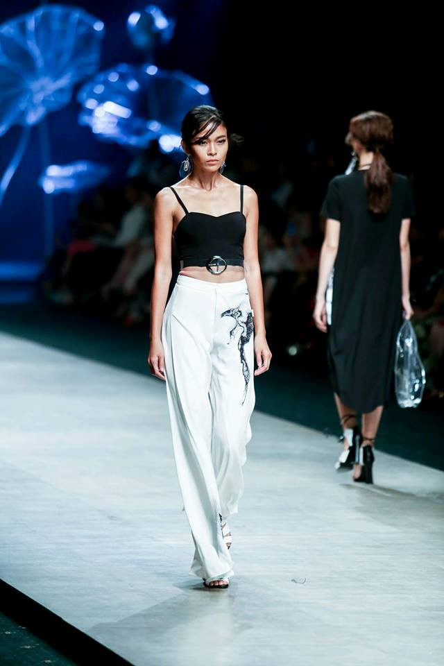 Sở hữu khả năng catwalk chuyên nghiệp và thần thái gây ấn tượng, siêu mẫu sinh năm 92 được 