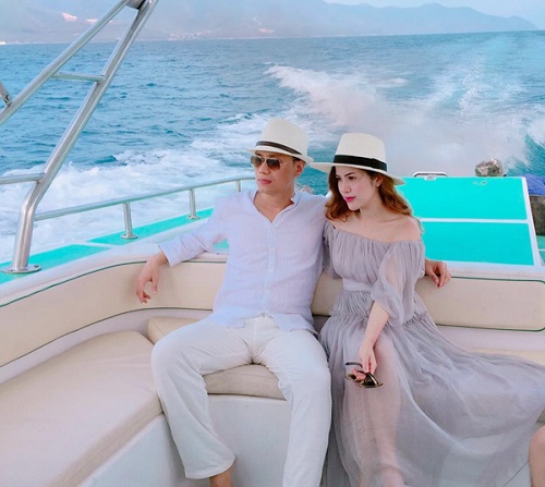 …và chịu khó up hình lên mạng xã hội.