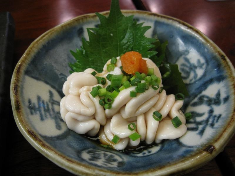 Shirako (Nhật Bản): Người Nhật nổi tiếng với sở thích khám phá những món ăn lạ lùng. Trong đó, Shirako là tinh hoàn cá tuyết có thể được nấu chín hoặc ăn sống. Ảnh: Kazuki Warashina/Pinterest.