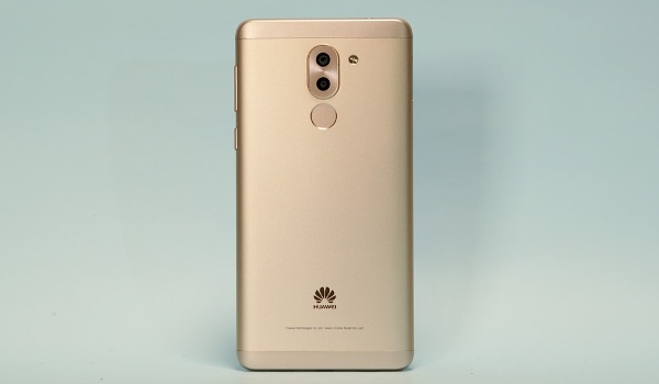 Huawei GR5 2017 có cấu hình phần cứng tốt hơn với vi xử lý HiSilicon Kirin 655 tám nhân, RAM tới 4GB, đồ họa Mali-T830MP2 và bộ nhớ trong dung lượng lên đến 64GB, đảm bảo nhu cầu lưu trữ thoải mái cho người dùng, nhất là những người thường xuyên chụp hình. 