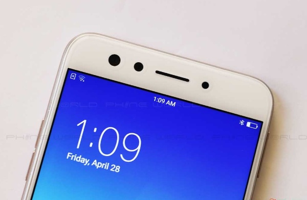 Điểm nhấn của Oppo F3 chính là khả năng chụp ảnh “tự sướng” với hệ thống camera kép ở mặt trước, kế thừa từ F3 Plus. Hai camera ở phía trước của máy gồm: một có độ phân giải 16MP khẩu f/2.0, góc chụp thông thường và cái còn lại có độ phân giải 8MP độ khẩu f/2.4, góc rộng 120 độ để chụp ảnh selfie nhóm hoặc chụp để thu được nhiều khung cảnh phía sau hơn, đồng thời có khả năng chụp ảnh selfie xóa phông (chỉ có camera 16MP). 