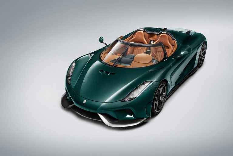 Koenigsegg Regera (1,9 triệu USD): Phiên bản giới hạn Koenigsegg Regera xuất hiện lần đầu tại triển lãm Geneva Motor Show 2015. Siêu xe này có số lượng sản xuất giới hạn chỉ 80 chiếc và mức giá xấp xỉ 1,9 triệu USD.