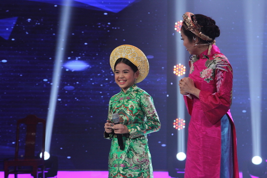 Với ca sĩ Quang Linh, anh nhận xét đây là màn trình diễn “đậm màu nghệ nhân” và chỉ ra Hiền Trân đang ngày càng tỏa sáng qua từng vòng thi.