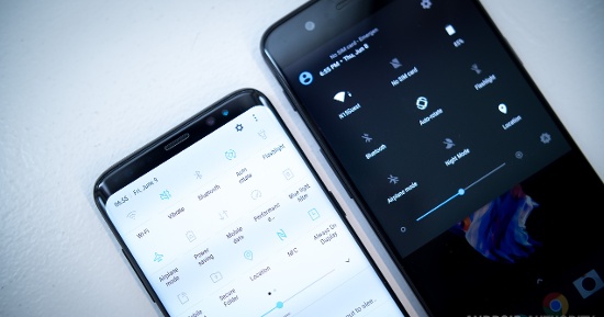 OnePlus 5 và Galaxy S8 đều sử dụng chung bộ vi xử lý mạnh nhất hiện nay là Snapdragon 835 (Galaxy S8 có thêm tùy chọn chip Exynos 8895). Tuy nhiên điện thoại của Samsung có bộ nhớ RAM chỉ 4GB và bộ nhớ trong 64GB (hỗ trợ khe cắm thẻ nhớ mở rộng, dùng chung khe gắn SIM). Trong khi đó OnePlus 5 khủng hơn rất nhiều khi có hai phiên bản, một phiên bản RAM 6GB+ROM 64GB và bản cao nhất có RAM lên tới 8GB+ROM 128GB (cả hai không hỗ trợ khe cắm thẻ nhớ mở rộng). 