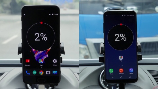 OnePlus 5 đi kèm viên pin dung lượng 3.300mAh và tích hợp công nghệ sạc nhanh Dash Charge của hãng. Trong khi Galaxy S8 khá bất ngờ khi có màn hình lớn hơn, độ phân giải cao hơn nhưng viên pin lại nhỏ hơn với dung lượng chỉ 3.000mAh, tất nhiên cũng được tích hợp công nghệ sạc nhanh. 