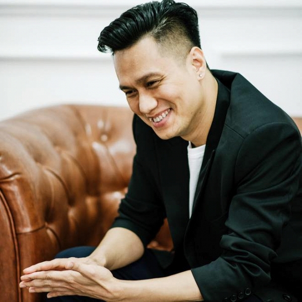 Song, anh luôn cố gắng để bà xã tránh hiểu lầm trong những vai diễn với các bạn diễn nữ.