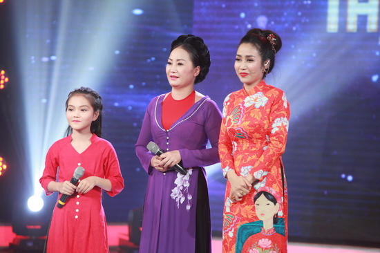 Về phần NSND Thu Hiền, cô cho biết Thập ân phụ mẫu là một bài hát cổ, rất khó mà Quỳnh Như vẫn hát được như thế là rất tốt. Tiếp đó, Cẩm Ly cũng dành nhiều lời khen cho tiết mục của cô bé và bày tỏ mong muốn Quỳnh Như có sự bứt phá hơn nữa ở những vòng sau.