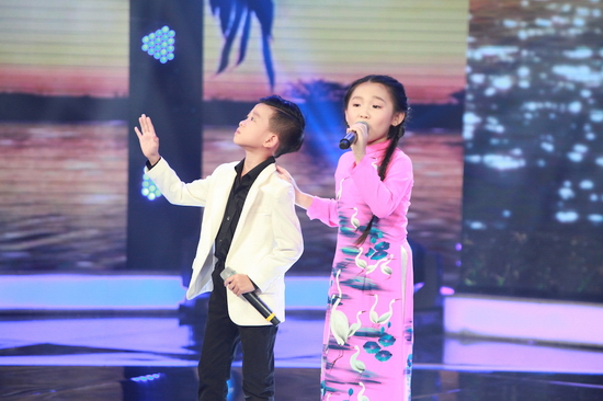 NSND Thu Hiền cũng dành nhiều lời khen cho hai thí sinh nhí khi thể hiện đúng màu sắc Dân ca Nam Bộ. Mặc dù Nghi Đình có phần hát “chắc” hơn, Minh Chiến thì có một số đoạn hát không nghe được rõ lời nhưng phần diễn xuất đầy tâm trạng của cậu bé đã làm cân bằng lại tiết mục. Cô cho rằng một tiết mục hấp dẫn cần có sự phối hợp thành công của cả hai thí sinh.