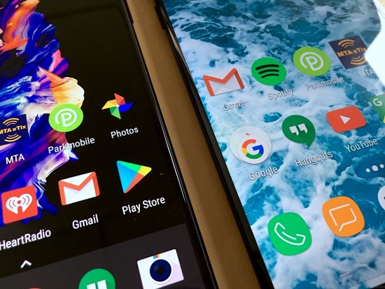 Galaxy S8 có màn hình hiển thị sắc nét hơn: Một lần nữa điều này không có gì phải bàn cãi, bởi màn hình của Galaxy S8 có độ phân giải 1440p, sắc nét hơn rất nhiều so với độ phân giải 1080p trên màn hình của OnePlus 5. 