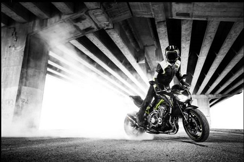 So găng Triumph Street Triple S 2017 với Kawasaki Z900 2017