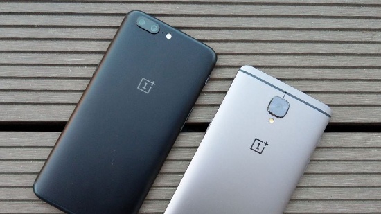 OnePlus 5 (trái) và OnePlus 3T (phải)