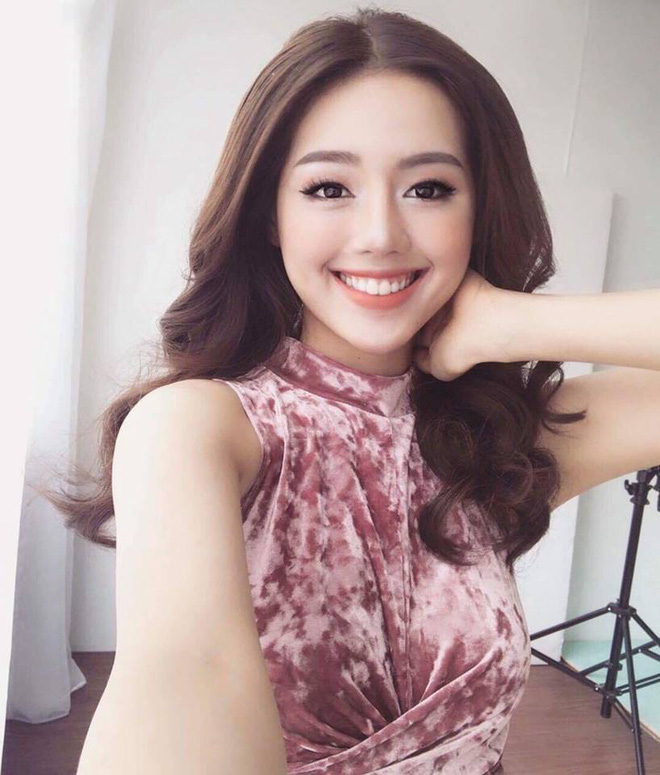 Vẻ đẹp hoàn hảo giống được cho là giống với Tâm Tít của Khánh Linh bây giờ.
