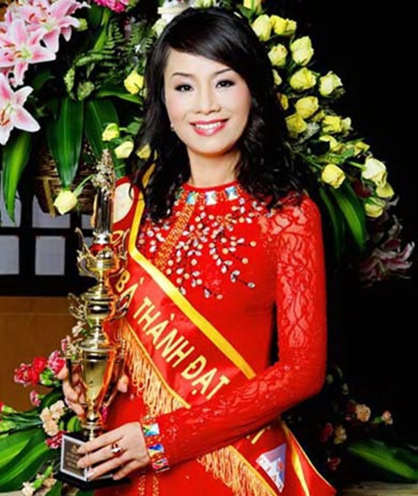 Hoa hậu Quý bà thành đạt 2009 Trương Thị Tuyết Nga phải chịu mức án 15 năm tù  Mỹ nhân phải nhận cái án nặng nhất phải kể tới là Trương Thị Tuyết Nga - Hoa hậu Quý bà thành đạt 2009.  Vụ lừa đảo chiếm đoạt tài sản đã khiến Hoa hậu họ Trương đối mặt với mức án 15 năm tù. Những tính toán trong dự án bất động sản không có thật đã lấy đi sự nghiệp và quãng đời còn lại của một hoa hậu - bác sĩ.