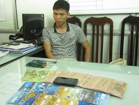 Vấn nạn thẻ ATM giả: Người dùng khó tự bảo vệ mình