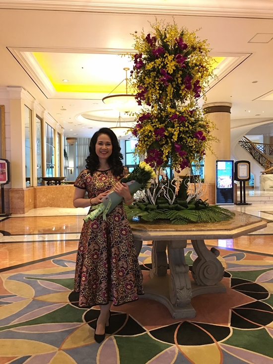 Khác với nhân vật mà mình thể hiện, những người biết NSND Lan Hương ngoài đời đều nhận xét rằng, cô là một người phụ nữ dịu dàng và dễ mến. 