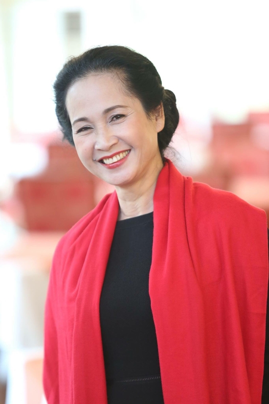 Năm 2016, NSND Lan Hương đã nghỉ hưu sau 38 năm gắn bó với nghề. Tuy vậy, cô vẫn dành trọn tâm huyết cho các vai diễn bằng việc nhận lời tham gia những bộ phim truyền hình và kịch nói. Bà mẹ chồng bị ghét nhất màn ảnh Việt từng tâm sự rằng, điện ảnh đối với cô không chỉ là nghề, mà còn là cái nghiệp để cô theo đuổi và cống hiến cả cuộc đời.