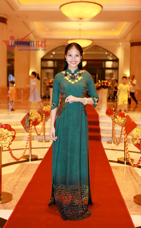 Chí Anh, vợ Chí Anh Khánh Linh - vợ Chí Anh.