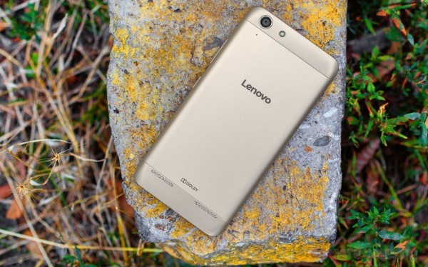 Lenovo Vibe K5+ được thiết kế với camera sau có độ phân giải 13MP hỗ trợ đèn flash, camera trước độ phân giải 5MP góc chụp rộng, pin dung lượng 2.750 mAh và chạy Android 5.1 Lollipop.