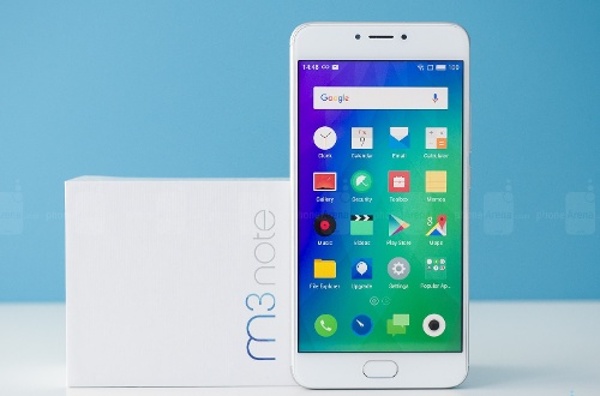 Máy được cài sẵn Android 6.0 với giao diện FlyMe, pin 3.000mAh với công nghệ sạc nhanh lên 56% trong khoảng 36 phút, đây cũng là tính năng duy nhất các đối thủ không có được. 