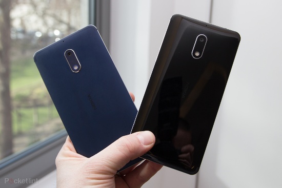 Máy có vỏ bằng kim loại nguyên khối và bề mặt được tạo nhám nhẹ giúp Nokia 6 bám tay khi cầm. Mặt lưng không hề ôm cong về các cạnh giống như các mẫu smartphone hiện nay, thay vào đó các cạnh vuông vắn, sát mép được trang trí bằng đường cắt kim cương sáng bóng, tạo nên vẻ sang trọng cho máy.