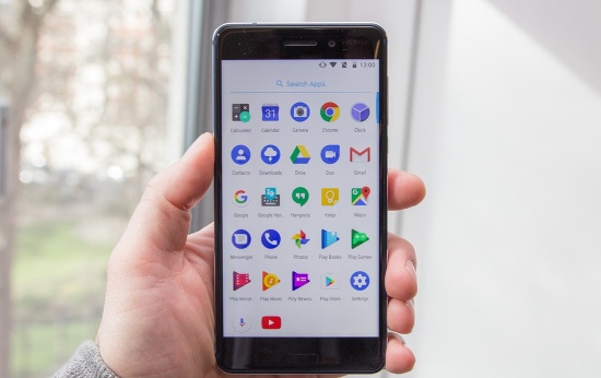 Hiệu năng đủ dùng: Bên trong Nokia 6 được trang bị bộ vi xử lý Snapdragon 430 gồm 8 nhân ARM Cortex A53 tốc độ xung nhịp 1.4GHz, đồ họa Adreno 505 kết hợp bộ nhớ RAM 4GB và bộ nhớ trong rộng rãi 64GB. 