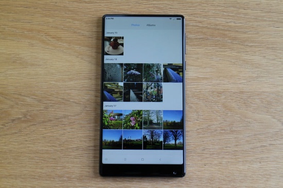 Tất cả giúp cho điện thoại của Xiaomi chạy đa nhiệm và xử lý tốt mọi nhiệm vụ, từ các tác vụ hàng ngày cho đến những tác vụ nặng hoặc các game đồ họa cao cấp cũng không làm khó được Mi Mix.