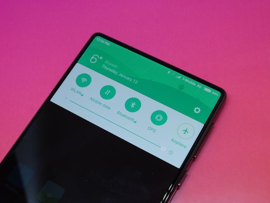 Thông số kỹ thuật camera của Xiaomi Mi Mix đều rất “tốt trên giấy” nhưng thực tế chất lượng ảnh chụp của máy lại chỉ ở mức “bình thường” không thật sự tốt như các mẫu flagship trong cùng phân khúc giá hoặc thậm chí giá thấp hơn đến từ các hãng khác như iPhone 7, Galaxy S7, HTC U11 hay LG V20. 