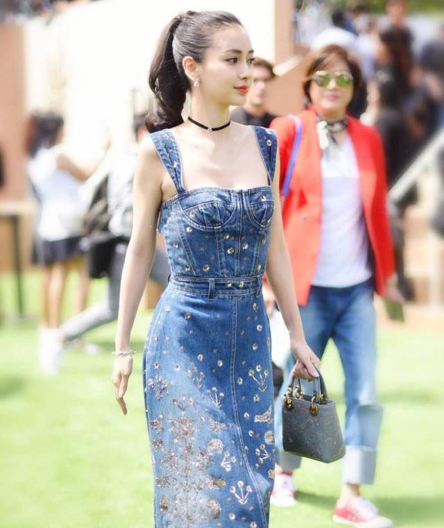 Angelababy vẫn rạng rỡ dù ảnh không photoshop hình ảnh 2 Dưới ống kính của phóng viên ảnh quốc tế, vợ Huỳnh Hiểu Minh vẫn đẹp rạng rỡ. Phần ra mắt báo giới tổ chức ngoài trời, ánh sáng tự nhiên và góc chụp giúp tấm hình của Angelababy tươi tắn và có được vẻ chân thật hơn. Nữ diễn viên không cần phải nhờ cậy tới công nghệ chỉnh sửa để có được những bức ảnh nuột nà nhất.