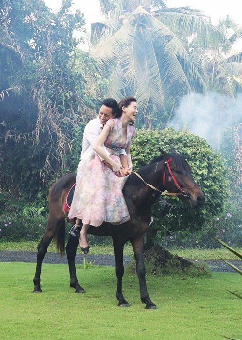 Hà Hồ thân mật bên Kim Lý trong MV 