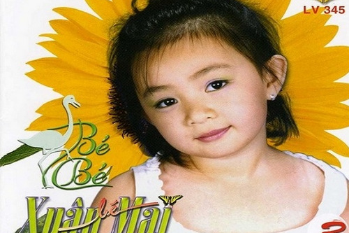 Trương Hoàng Xuân Mai, sinh năm 1995. Cô sinh trưởng trong một gia đình có truyền thống về nghệ thuật, cha là ca sĩ Tuấn Cảnh, mẹ là nghệ sĩ guitar Thu Thu.