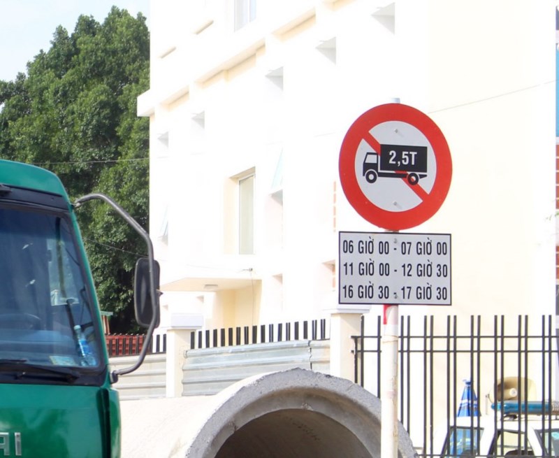 Biển giao thông làm cảnh sát &quot;ức chế&quot; khi xử phạt