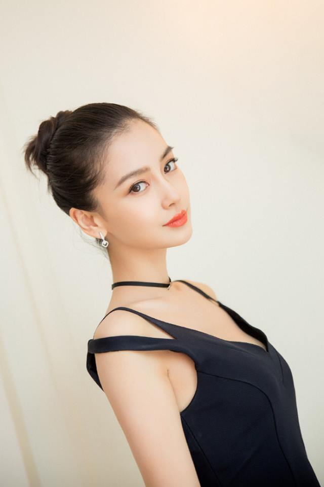 Angela Baby xinh đẹp dịu dàng tại phim trường.