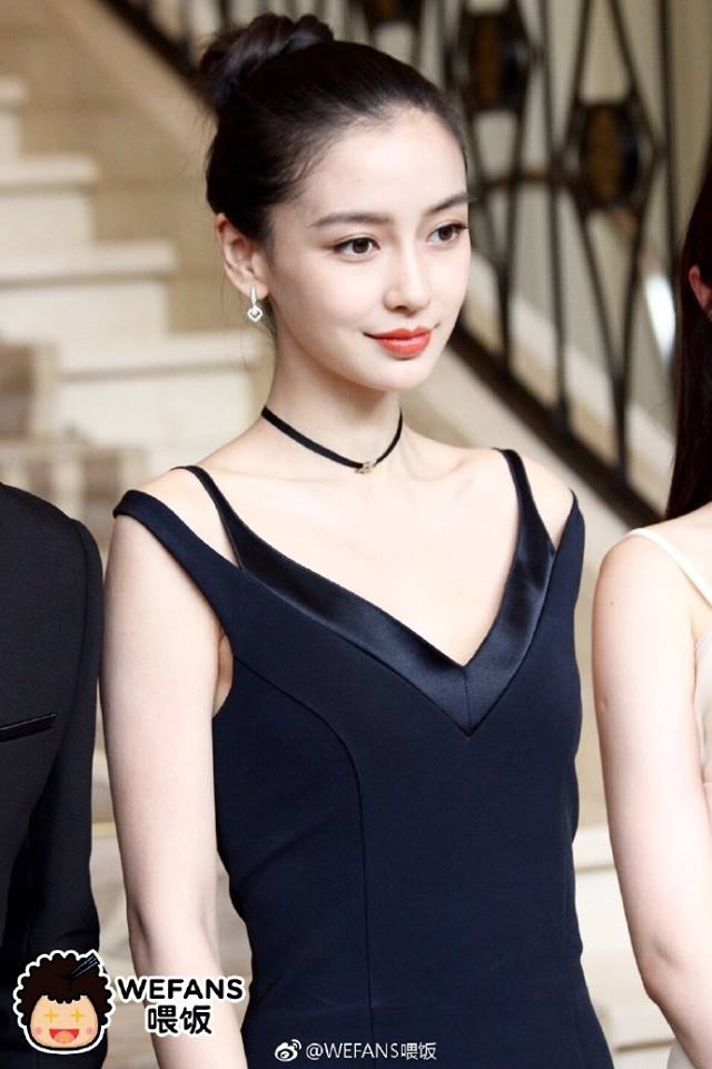 Ở bất cứ góc độ nào, người đẹp cũng đẹp hoàn hảo.