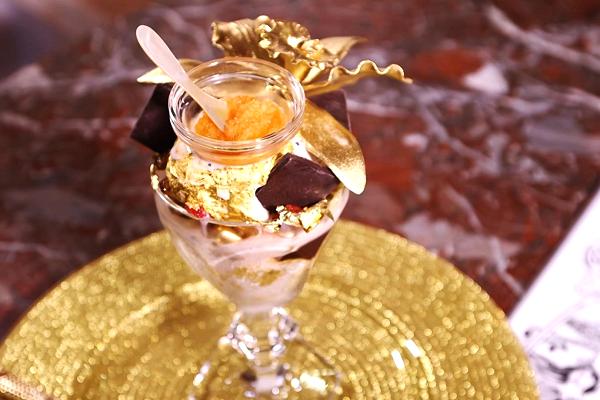 3. Kem tươi: Khách đến Serendipity 3 nổi tiếng của thành phố New York thường chọn món kem chocolate phổ biến ở nơi này. Nhưng những người giàu có thể mua được nhiều món ăn hấp dẫn hơn. Ví dụ món kem mang tên 