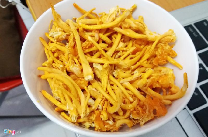 Bên trong trại đông trùng hạ thảo nuôi cấy ở miền Tây hình ảnh 7 Nấm đông trùng hạ thảo tươi sau khi được làm sạch.