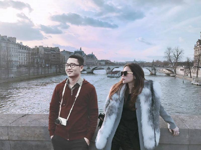 Thoạt nhìn, nhiều người sẽ lầm tưởng đây là bức ảnh Hồ Ngọc Hà đang đi du lịch cùng với một người bạn. Thế nhưng không ngờ, đó lại là sản phẩm từ fan 