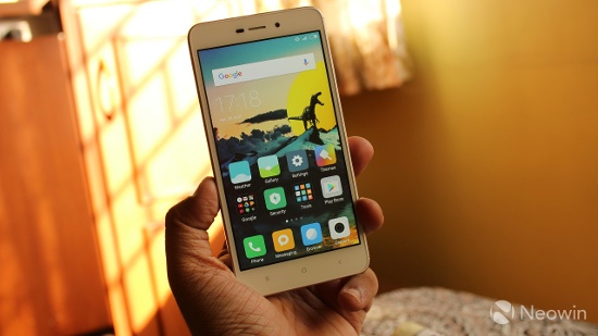 Xiaomi Redmi 4a: Xiaomi Redmi 4a sở hữu lớp vỏ kim loại nguyên khối với khung kim loại chắc chắn. Tương tự như nhiều smartphone trong cùng phân khúc giá, máy đi kèm màn hình 5 inch độ phân giải HD, đây là kích thước chung của màn hình trong phân khúc giá dưới 3 triệu đồng. 