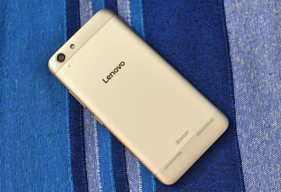 Thông số camera của Lenovo VIBE K5 Plus cũng chỉ tương tự các đối thủ với camera chính 13MP kèm đèn flash LED, camera selfie 5MP ở mặt trước, tích hợp pin dung lượng 2.750mAh và công nghệ âm thanh Dolby Atmos. 
