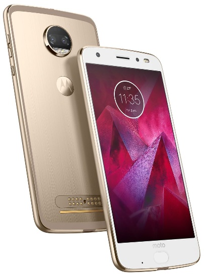 Mặc dù Moto Z2 Force Edition có nhiều nét tương đồng với người tiền nhiệm nhưng thiết bị vẫn có những thay đổi quan trọng. Đầu tiên là mặt trước với phím home tích hợp cảm biến vân tay đã được thiết kế lại. Nút home cứng lần đầu tiên xuất hiện trên chiếc Z2 Play tích hợp cảm biến vân tay có hình vuông không đẹp, nhưng nút home mới được cải tiến nhỏ hơn và đẹp hơn rất nhiều. 