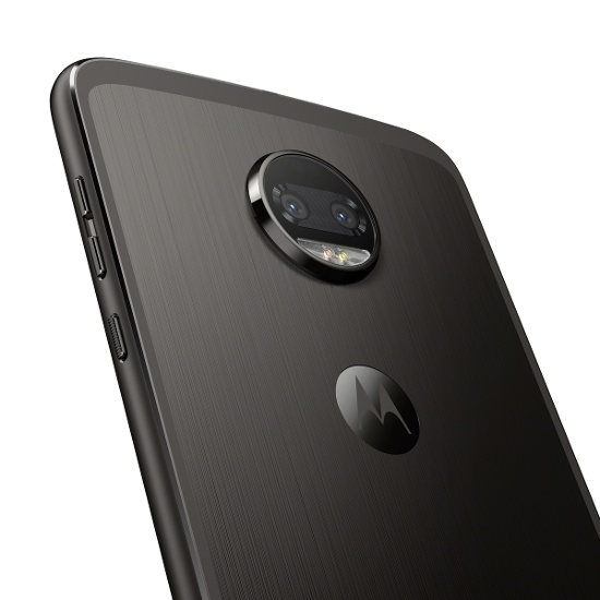 Bên trong, Moto Z2 Force Edition được trang bị các thông số kỹ thuật mạnh mẽ với vi xử lý Snapdragon 835, đây cũng chính là vi xử lý có mặt trên các mẫu smartphone cao cấp như Samsung Galaxy S8 , OnePlus 5, Xiaomi Mi 6 … Máy còn đi kèm tùy chọn RAM 4/6GB với bộ nhớ trong sẽ có hai phiên bản 64/128GB, nhưng sẽ hỗ trợ cả khe cắm thẻ nhớ mở rộng. 