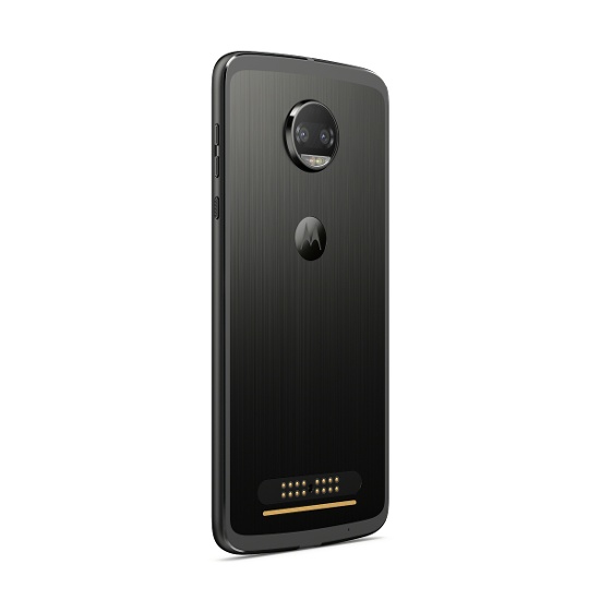 Camera: Dựa trên xu hướng smartphone cao cấp trong năm 2017 nên Moto Z2 Force Edition cũng sẽ đi kèm hệ thống camera kép ở mặt sau, trong đó sẽ có một camera để chụp ảnh đơn sắc tương tự như trong Huawei P10. Cụm camera chính ở mặt sau sẽ lồi hẳn lên so với mặt lưng và được bố trí trong một khung tròn cùng với đèn flash LED nhìn rất đẹp.