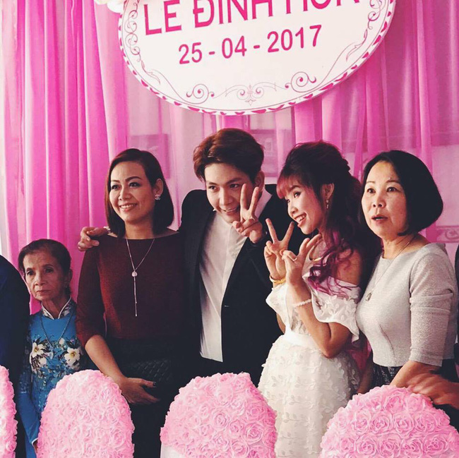 Khởi My - Kelvin Khánh  Khởi My - Kelvin Khánh từng được xem là đôi bạn tri kỷ khi liên tục xuất hiện với nhau như hình với bóng. Bỗng một ngày đẹp trời, lễ đính hôn của cặp chị em này diễn ra đột ngột như 