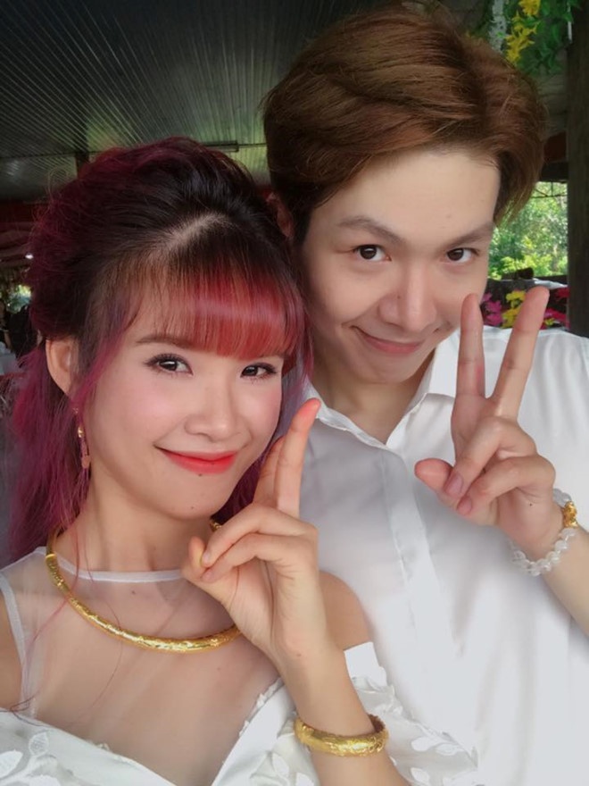Bỏ qua ồn ào giới tính và việc kém Khởi My tới 4 tuổi, Kelvin Khánh được đánh giá là biết cách quan tâm, chăm sóc cho bạn gái. Nếu tình yêu của nhiều cặp sao Việt được ví như ngôn tình, thì chuyện tình 